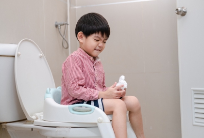 以為只是便秘！3歲童血便半年竟是長腸息肉  醫揭「警示症狀」別拖