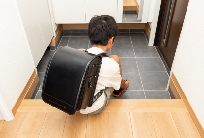 孩子肩頸痠痛元凶曝光！醫揭「書包5大地雷」  直接慘害脊椎