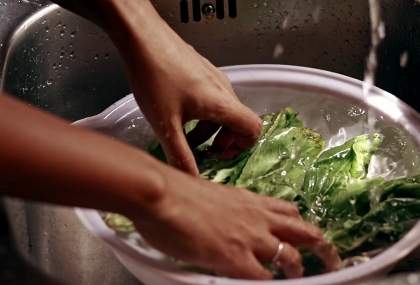 菠菜農藥殘留又第一！醫揭「清洗關鍵」  加鹽、小蘇打反更毒