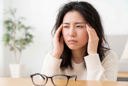 眼睛乾澀是「疲勞or乾眼症」？醫曝4大差異  一直想揉眼睛注意了