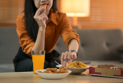 不只肥肉！醫點名「這些食物」高血脂族少吃  帶殼海鮮、糕點都上榜